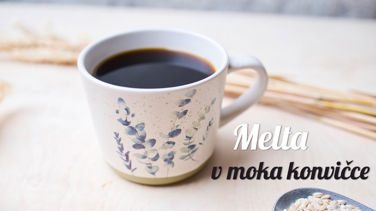 Melta sypan&aacute; připraven&aacute; v moka konvičce