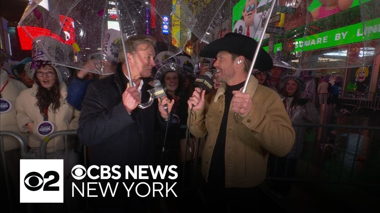 Rain doesn't dampen revelers' spirits at Times Square New Year's Eve celebration
