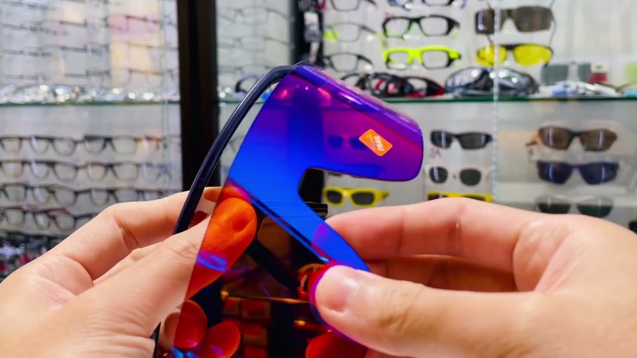 Oakley Tutorial [ Sutro Lite Lens Replacement ]