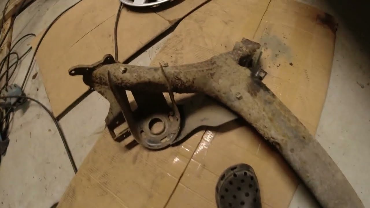 Volkswagen Bora (myös Golf IV) taka-akselin vaihtaminen. Rear axle replasement.