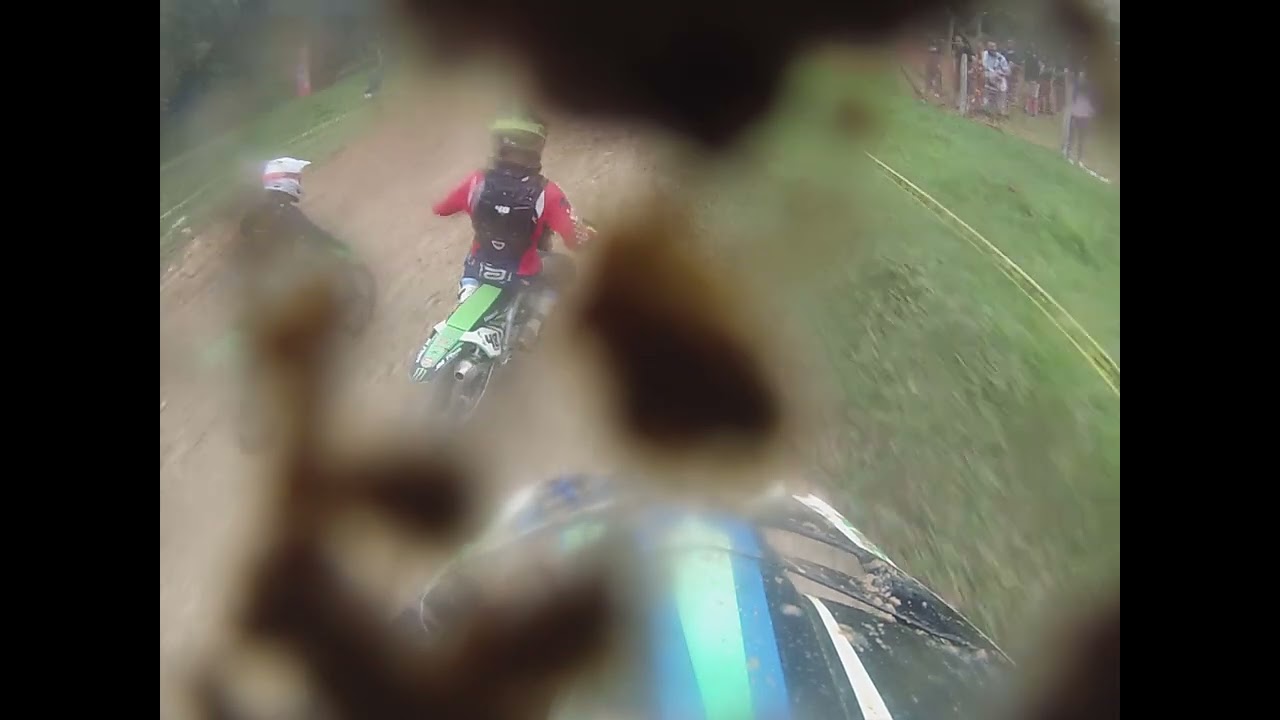 yz 250 2t dando trabalho no barro P2&deg; categoria intermedi&aacute;ria especia!!!
