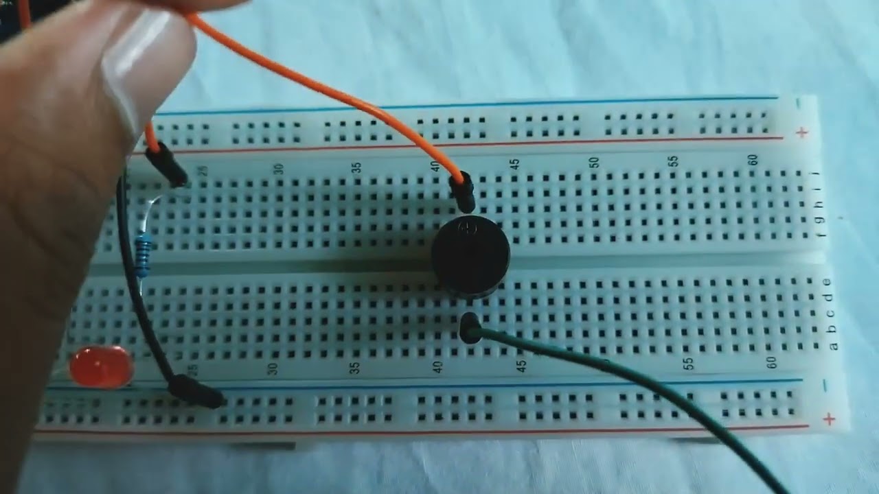 Water Level Detection using Water Sensor, LCD, and Buzzer.