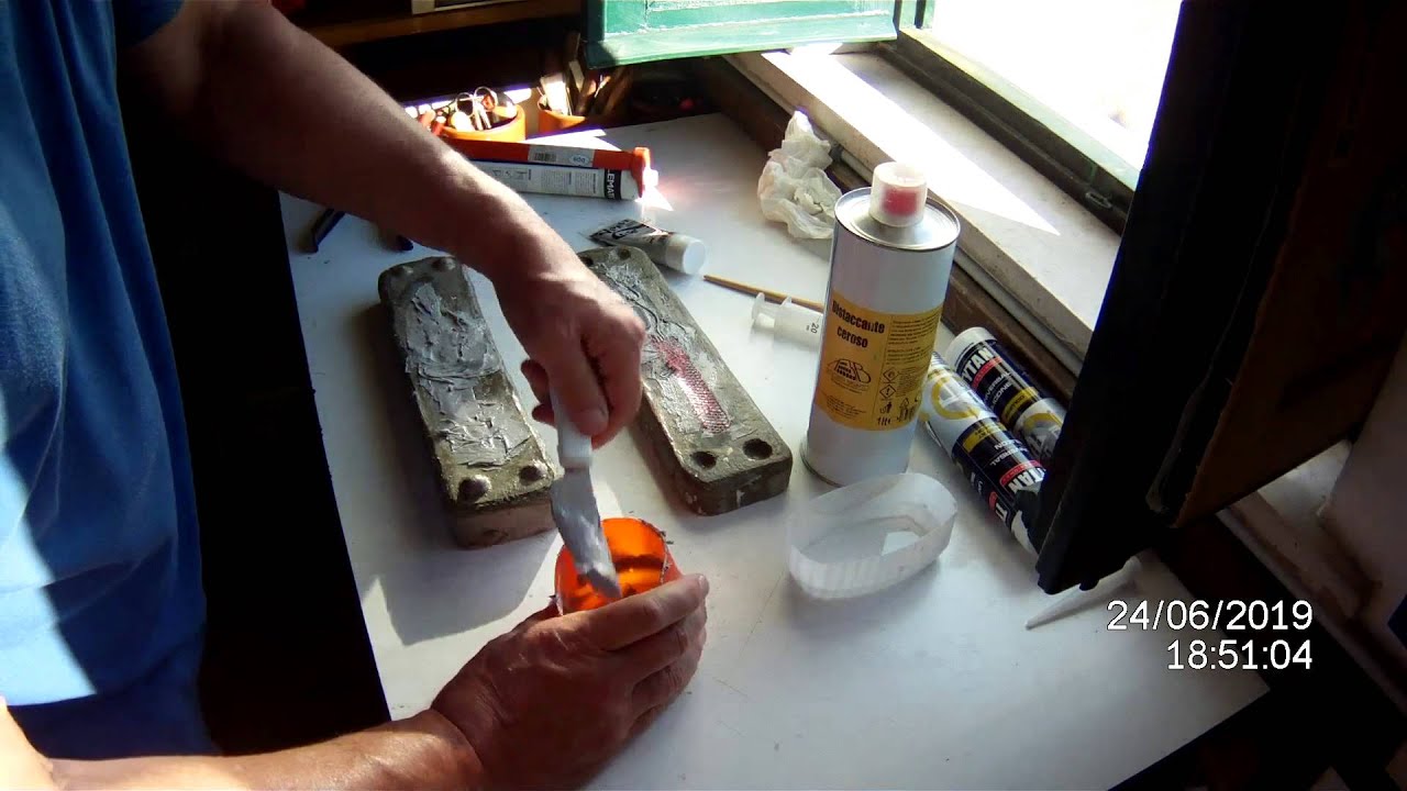 anguilla silicone acetico in stampo di cemento