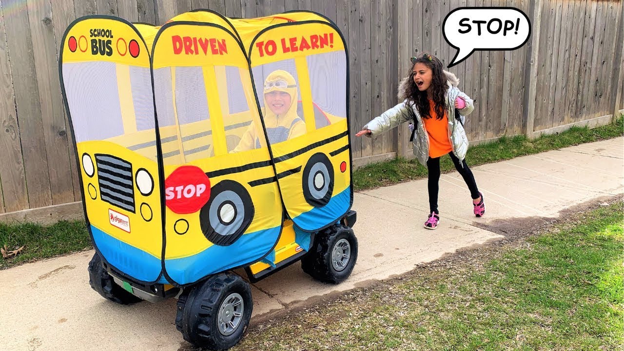 Heidi Missed her School bus to go to School Pretend Play