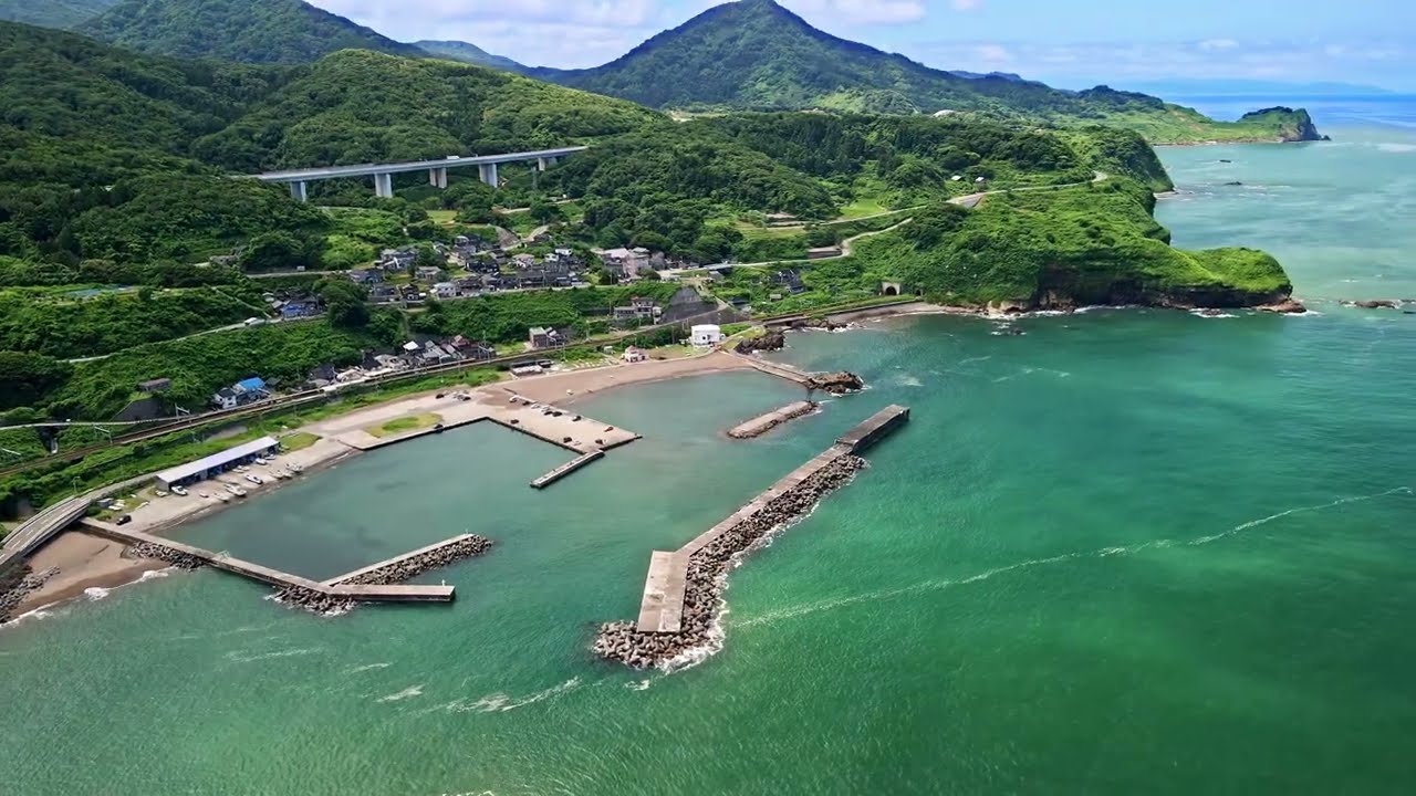 新潟県柏崎市 米山 笠島 風光明媚な夏の海岸 2023年7月