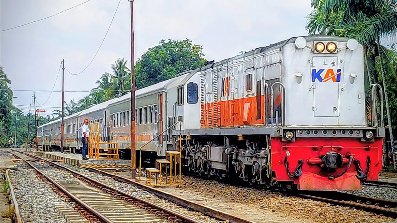 KA Putri Deli U97 Tiba Di Stasiun Sei Bejangkar