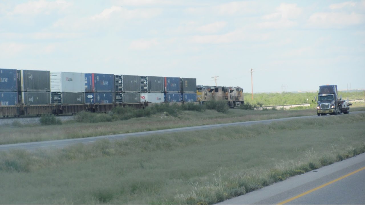 Texas Railfanning:  Trains on the UP Toyah Sub