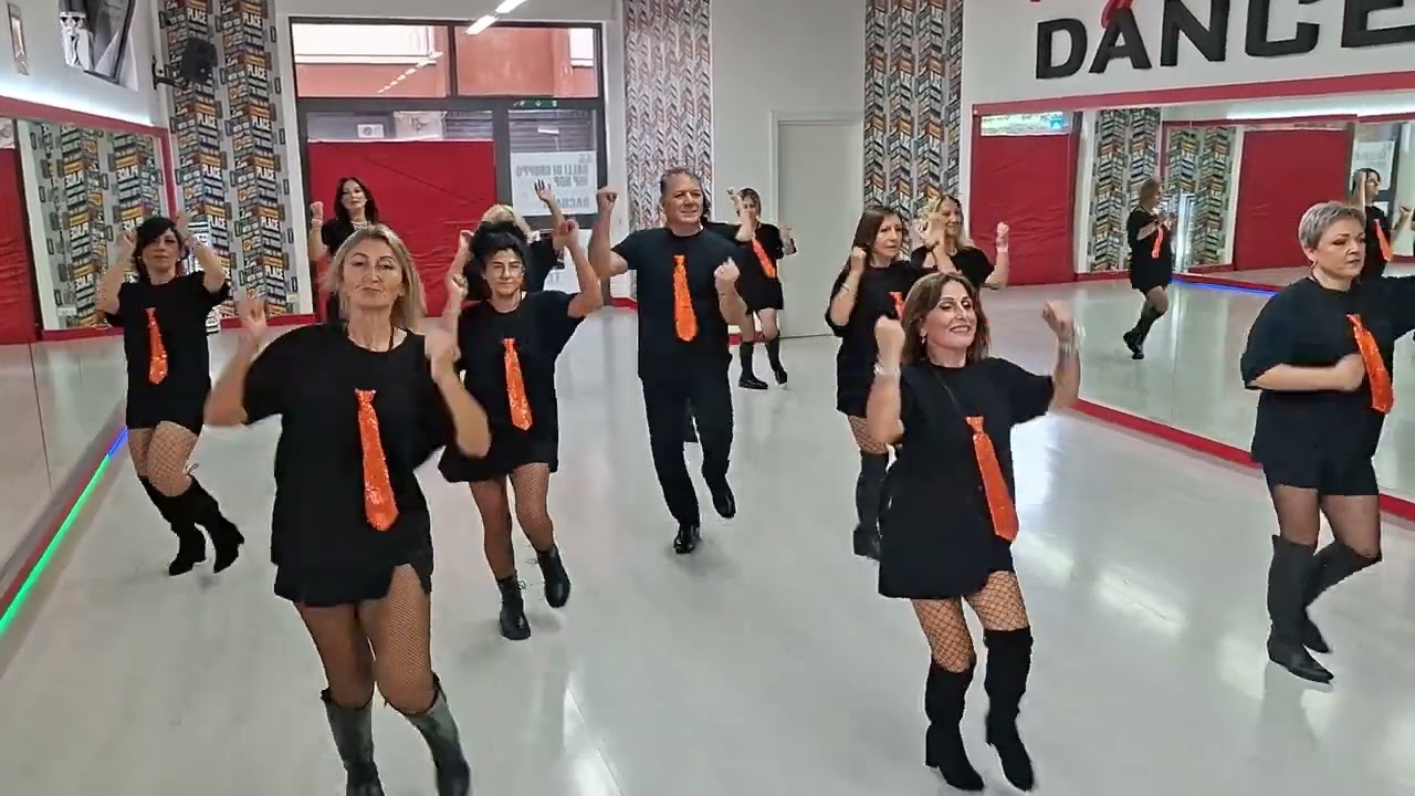 ESIBIZIONISTA @ANNALISA  eseguito dalla FUEGO DANCE 
