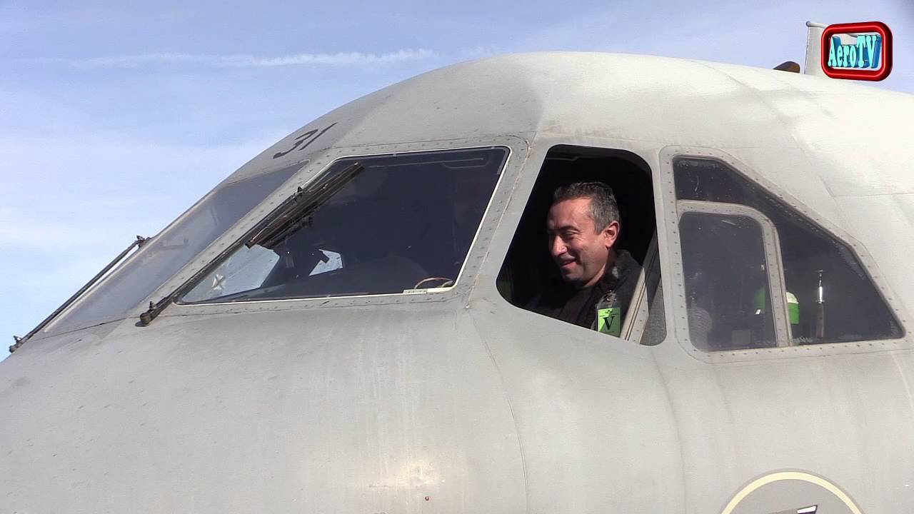 Visita de los pilotos de Calzada de Valdunciel a la Base Aerea de Matacan. Salamanca.
