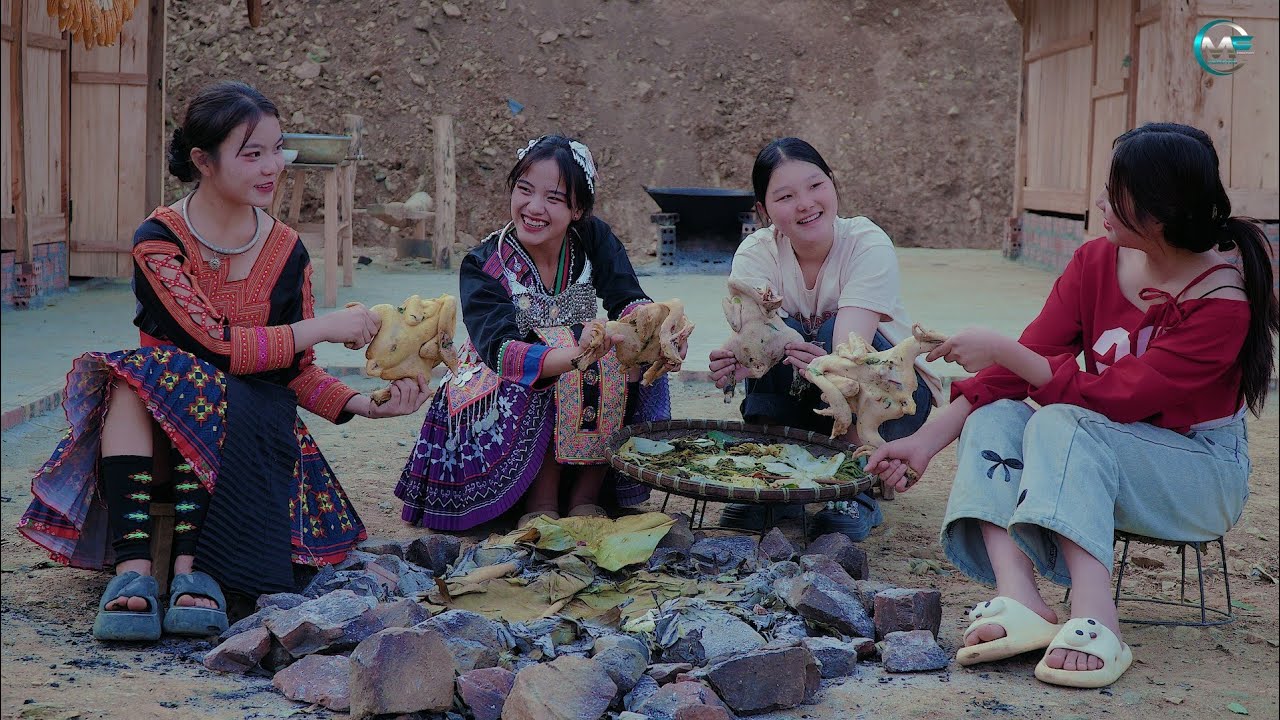 The Process of Making Delicious Steamed Chicken of Primitive People - Khang Thị Hoa