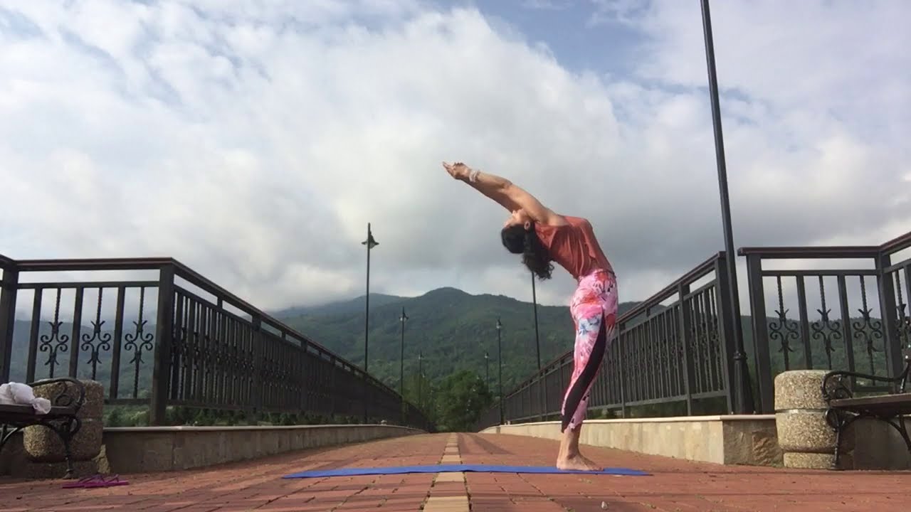 Слънчев поздрав. Пълен курс за йога инструктори.