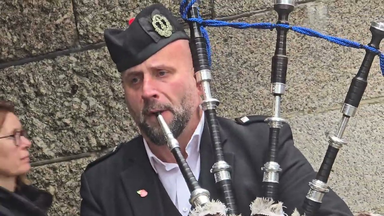 In London Scottish Music played near London eye.