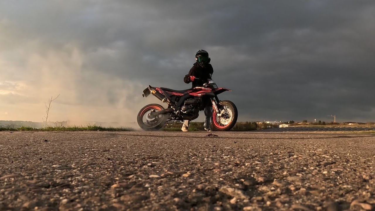 Aprilia sx 125 Wheelies