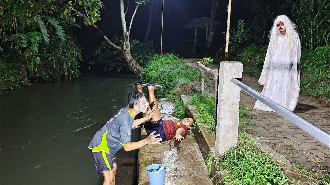 Lupa Daratan !!! Prank Kuntillanak Terlucu || Prank Kocak Bikin Ngakak Di Indonesia