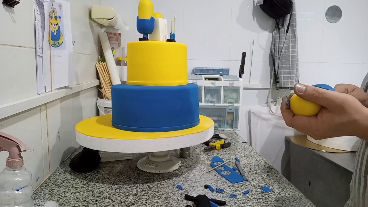 How to make make easy Minion's themed  cakes ideas