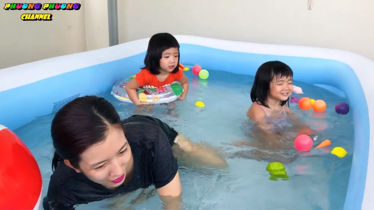 Ruby và Vani tắm bể bơi mới khổng lồ trên sân thượng và học kỹ năng an toàn dưới nước.