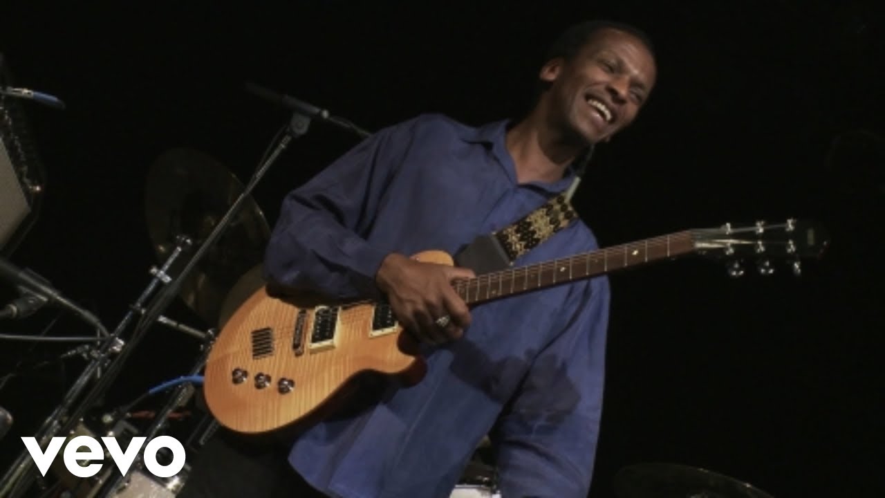 Louis Mhlanga - Children of the World ft. Playing For Change