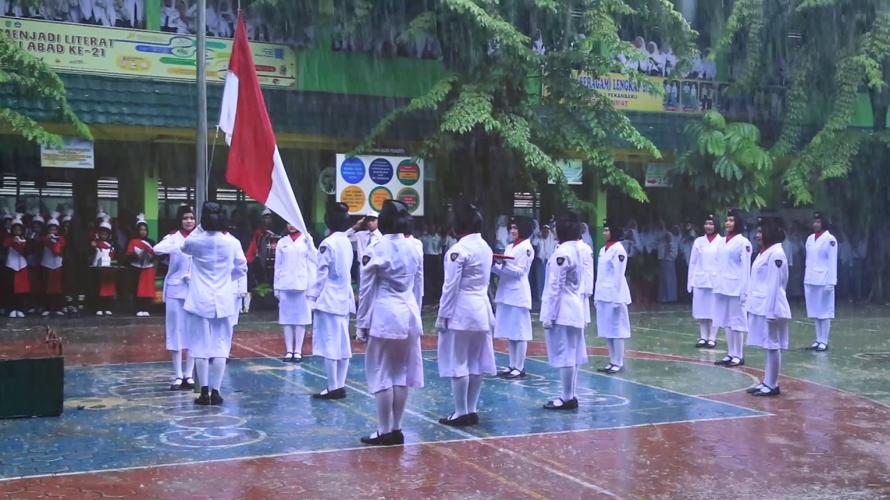 UPACARA BENDERA HUT RI KE 73 PADA SMKN 1 PEKANBARU
