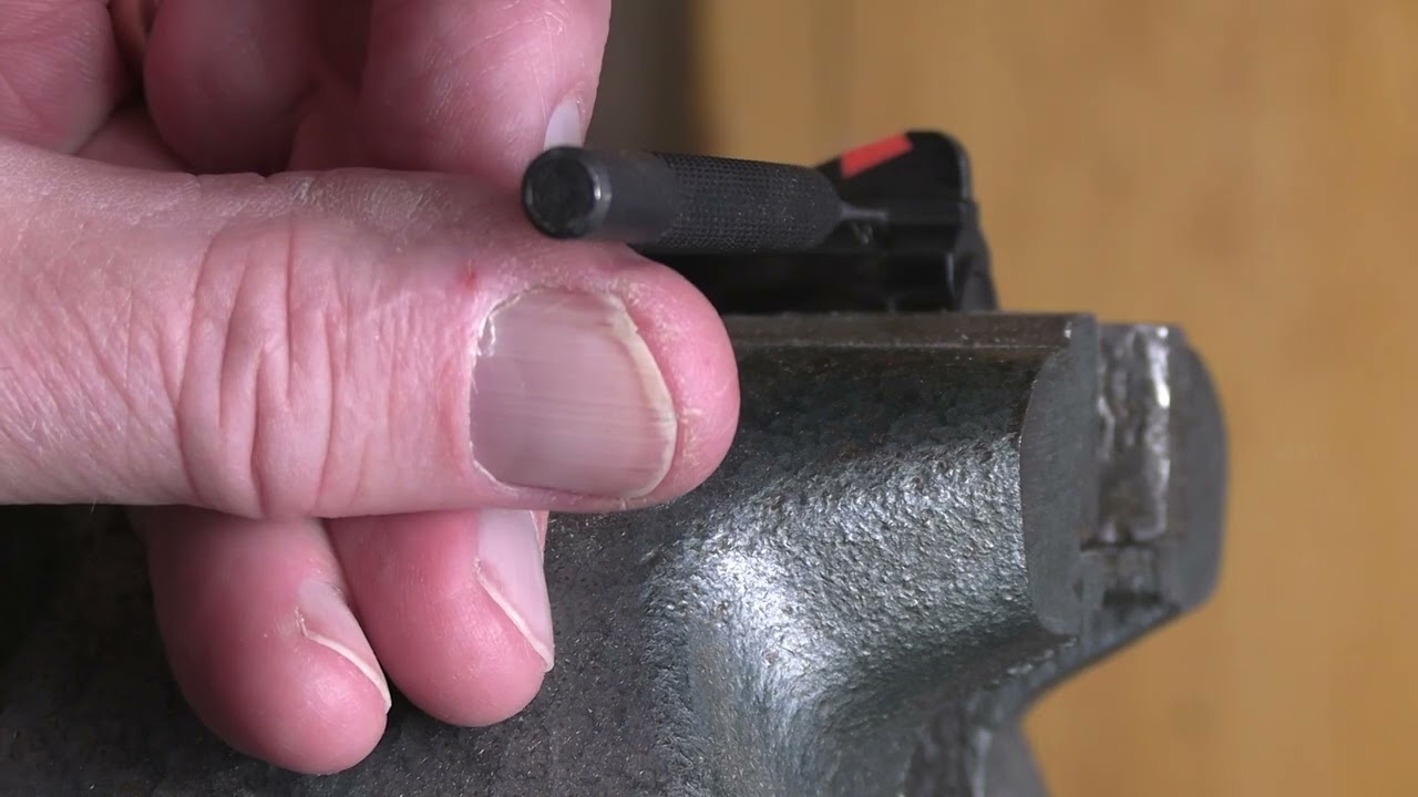 Как просверлить и установить мушку Smith & Wesson
