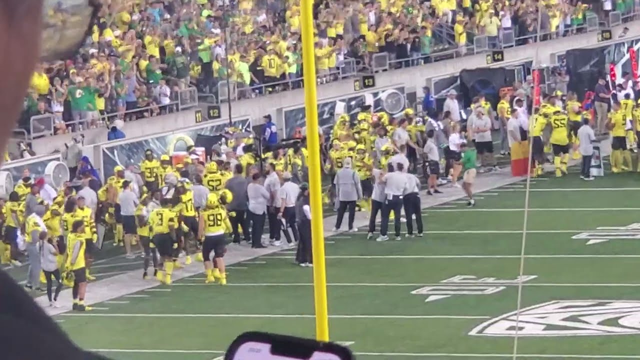 Oregon Ducks football vs Eastern Washington shout