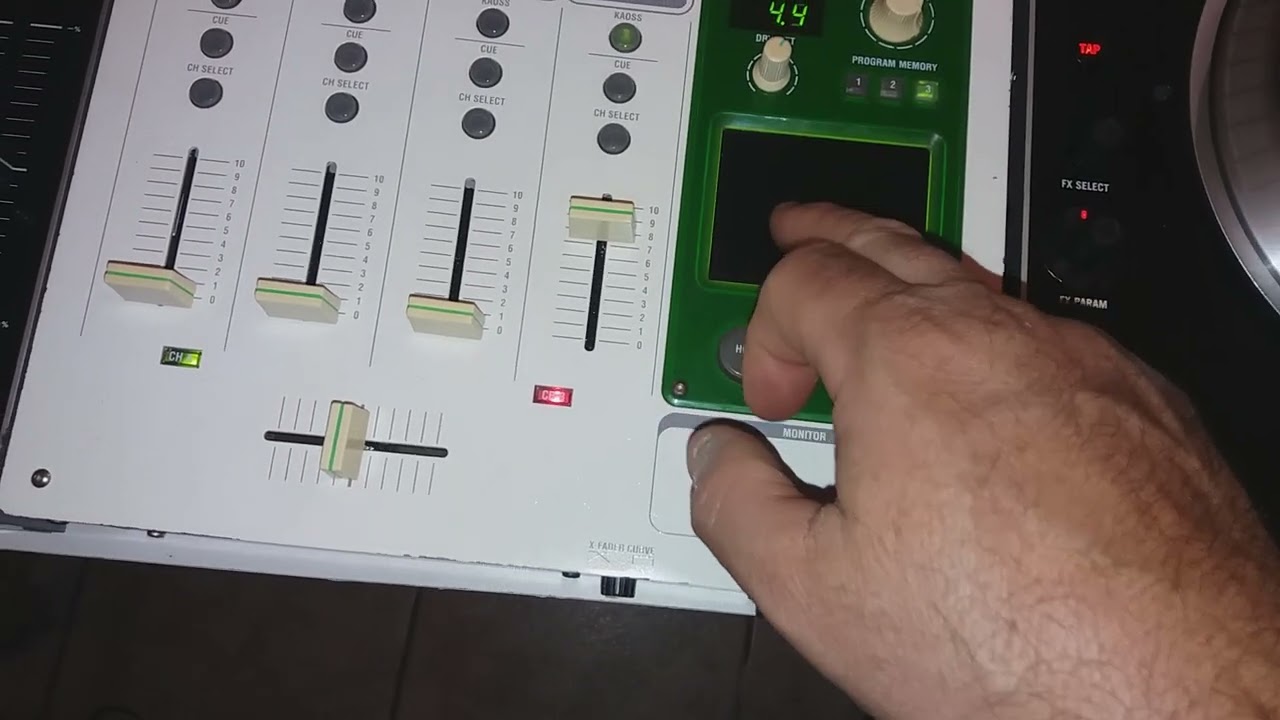 Korg KM-402 + Numark V7 (Demostrations Video 03)