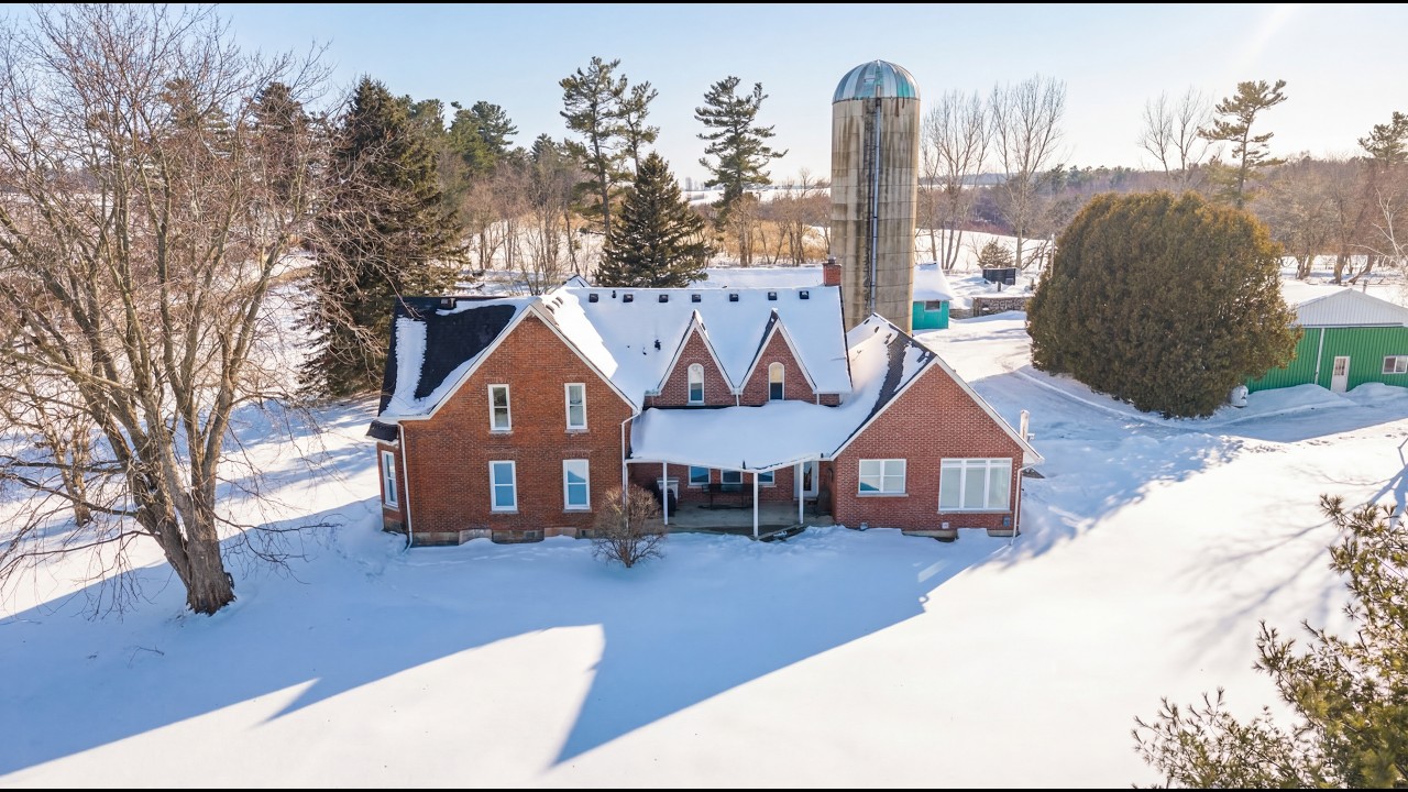1915 Farmhouse set on 7 acres is a dream come true!