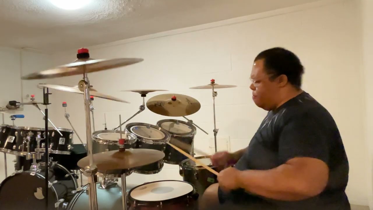 Richard Kelly on drums 