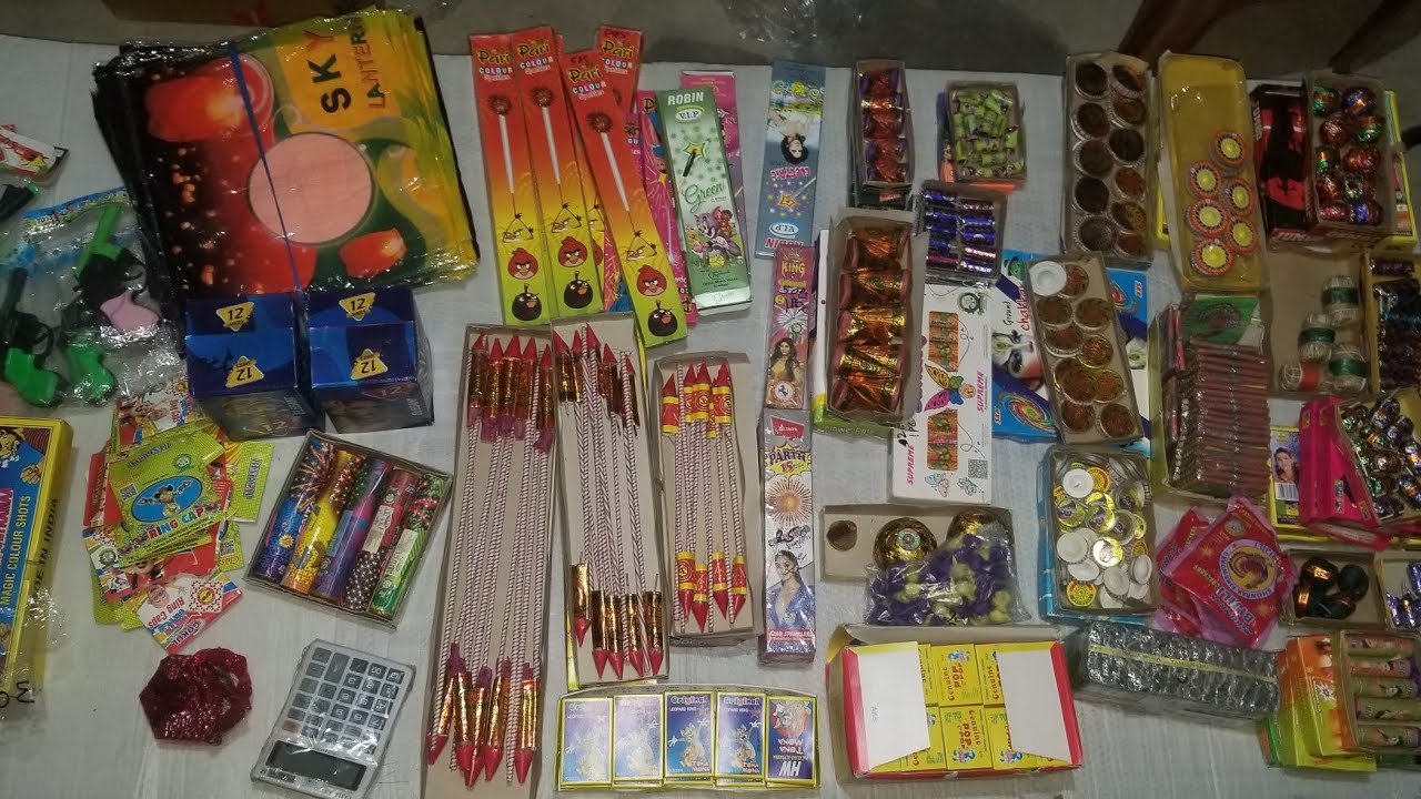 shop mein crackers aage