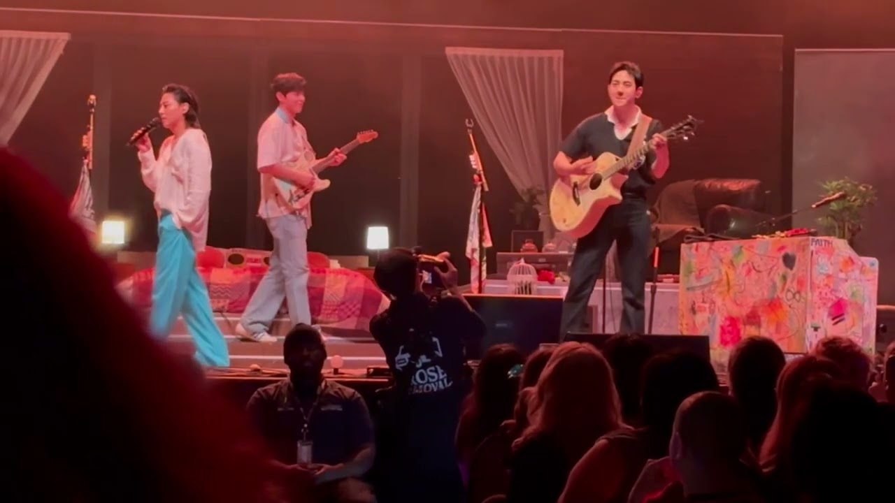 The Rose - Fun fan interaction and Slowly (Chicago 070825)