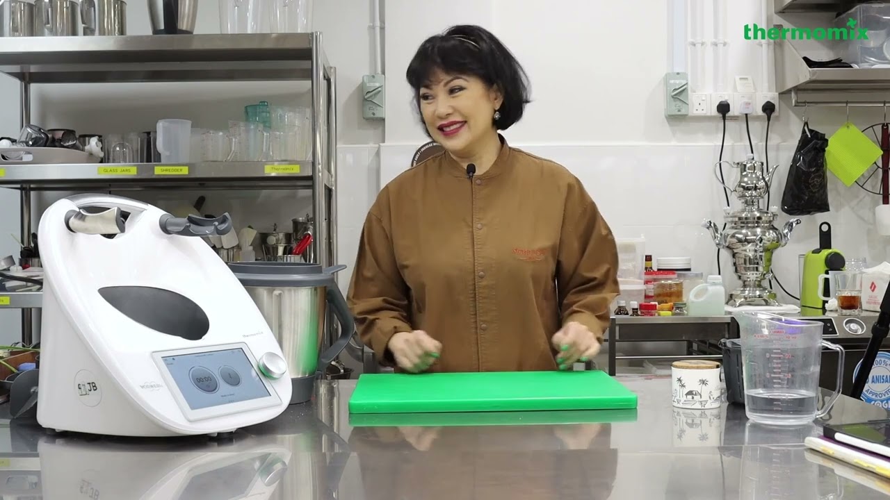 Cooking tutorial by Janti Brasali, Founder of Seriously KETO (Thermomix® Singapore)