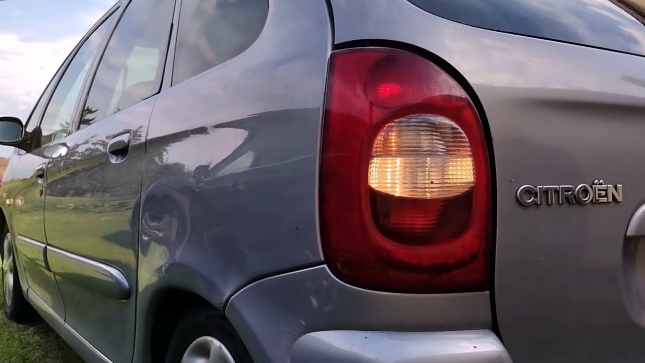 Naprawa mocowania lampy tylnej w samochodzie Citroën Xsara Picasso.