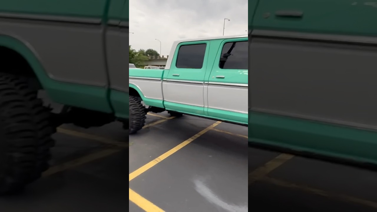 What do you think of this Crew Cab? 1979 F250 4x4 with a 505ci Big Block on 35s - Full Video 👆