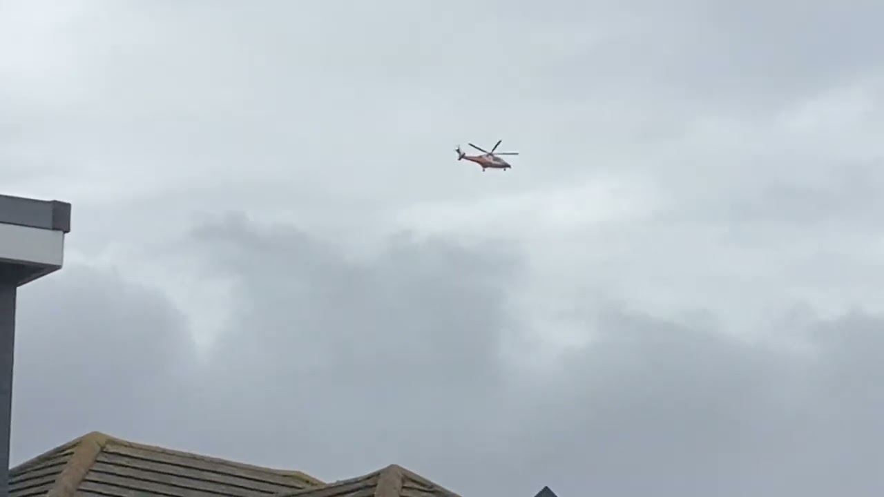 (HLE10A) Gama Aviation LTD AW169 (G-MGPS) кружит над районом Борнмута (09.11.2025)