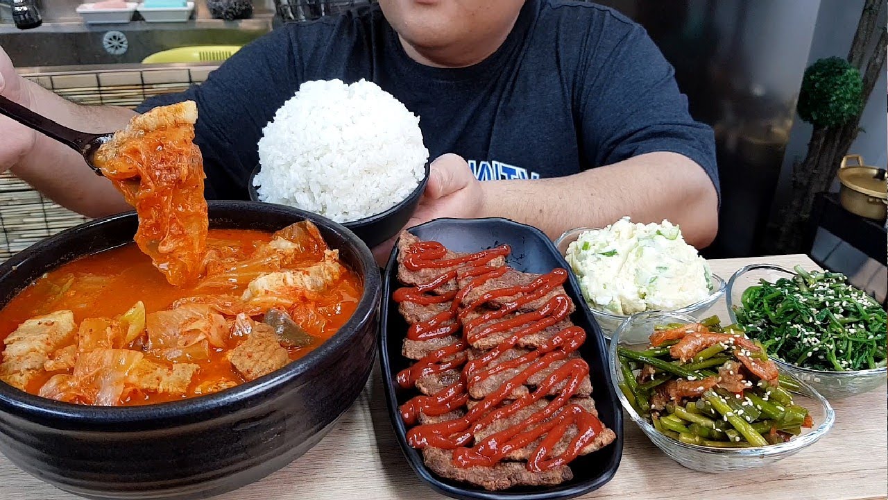 한식집밥 : 돼지찌개+너비아니+계란감자범벅+새우마늘쫑볶음+미나리무침 MUKBANG