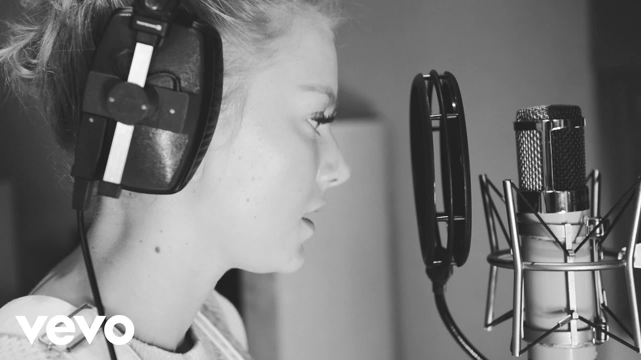 Astrid S - Paper Thin - Live