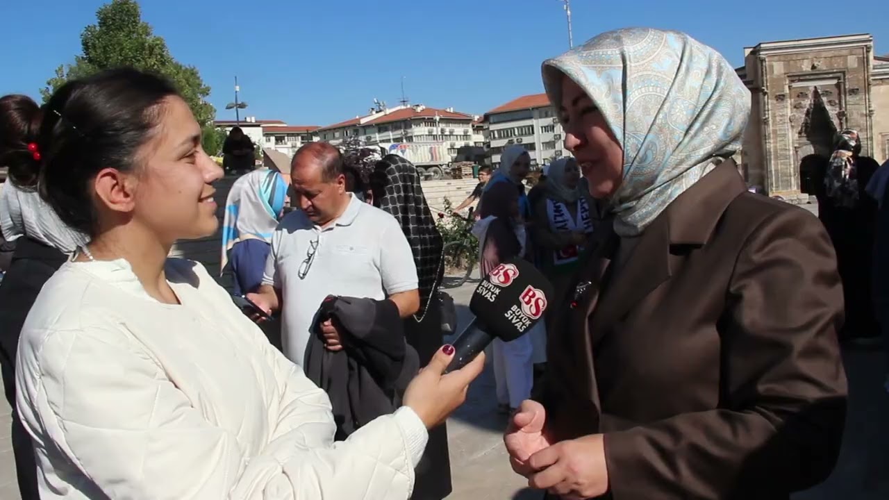 Sivas Milletvekili Rukiye Toy, İstasyon Caddesi’nde Büyük Sivas mikrofonlarına konuştu!