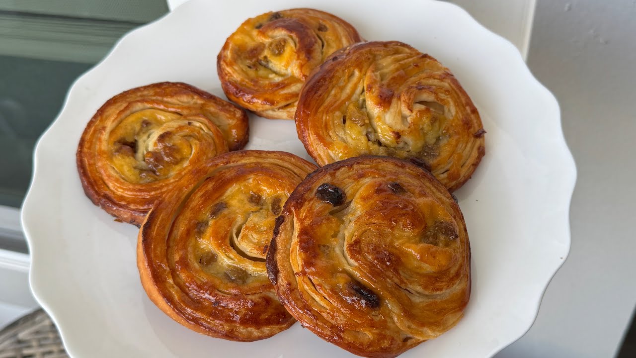 Французская выпечка дома! Булочка с изюмом и заварным кремом &ndash; лучше, чем в обычной выпечке.