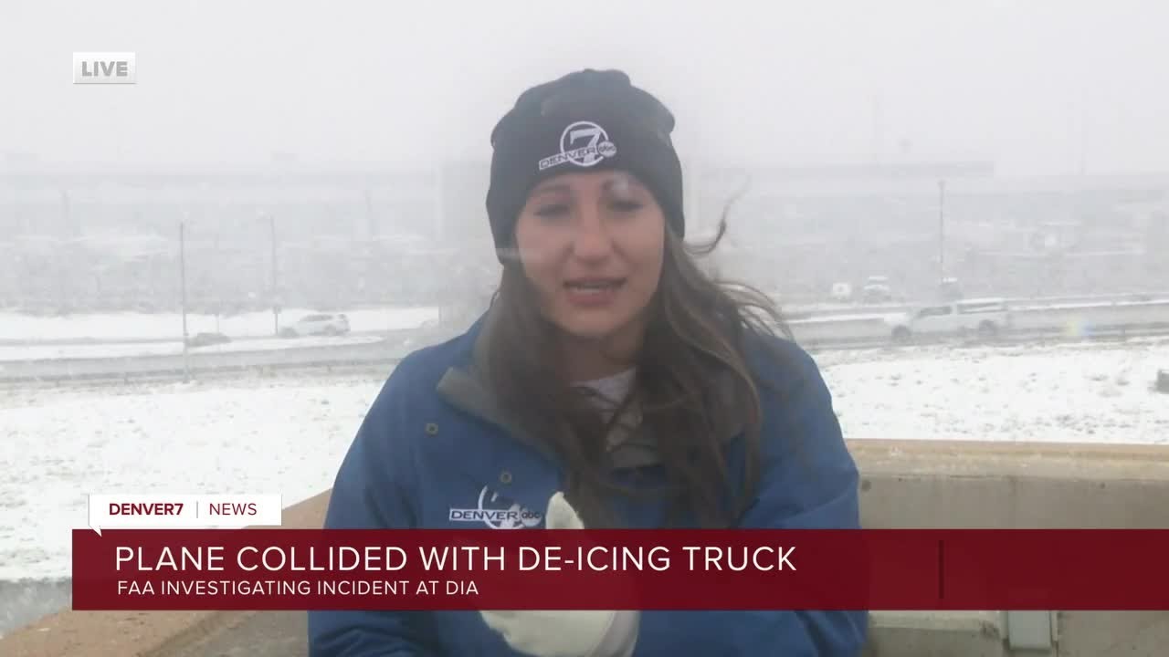 Passengers on United Airlines flight deplaned after plane hits deicing truck