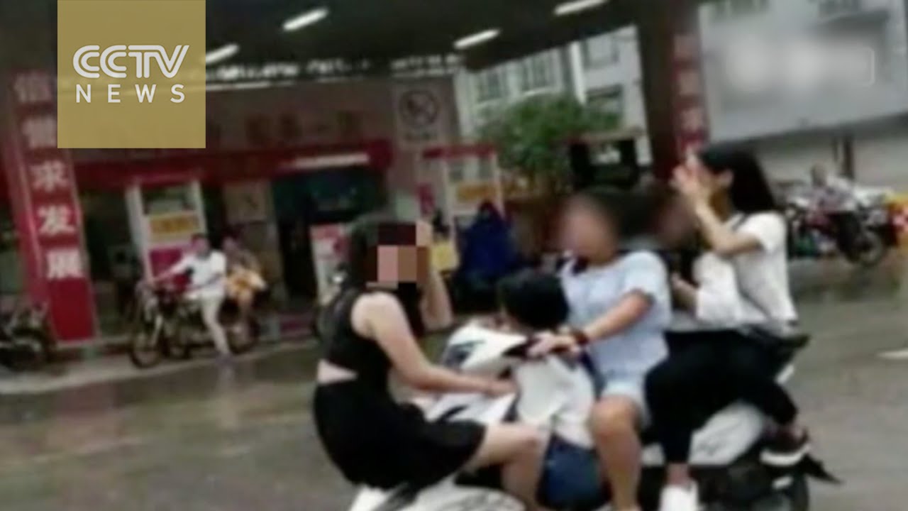Overload! Five girls ride one motorbike