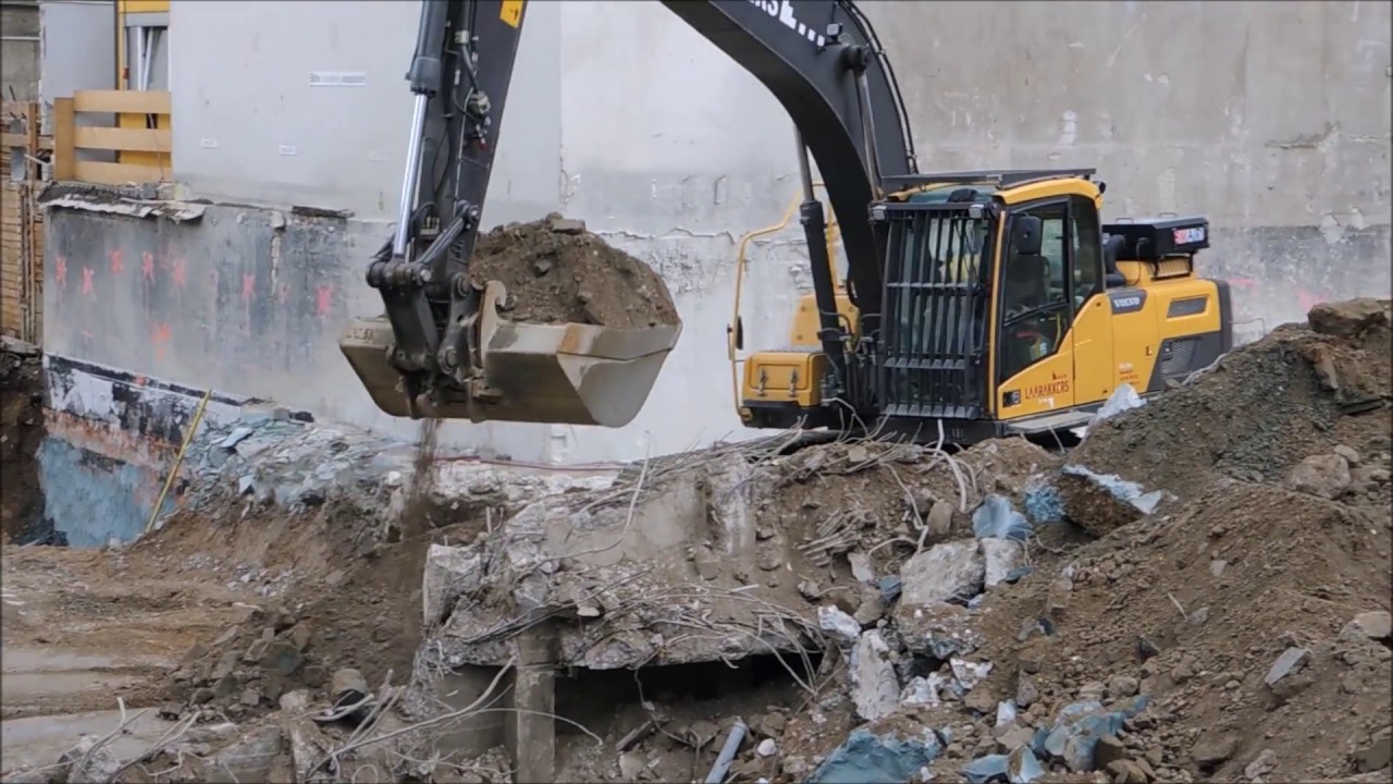 Bagger  Volvo EC220D  Schaufel Fräse etc