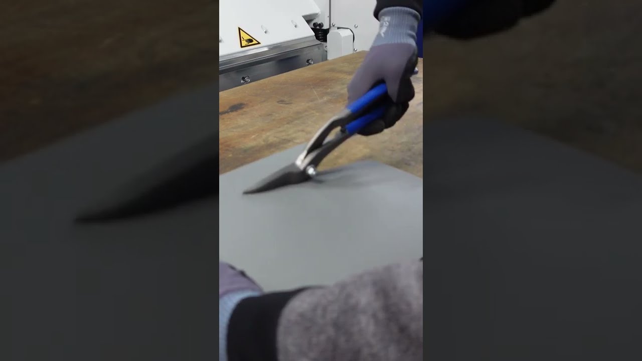 How to Blech schneiden!✂️ #blech #spengler #cutting #handwerker #youtubeshorts #fyp #reels