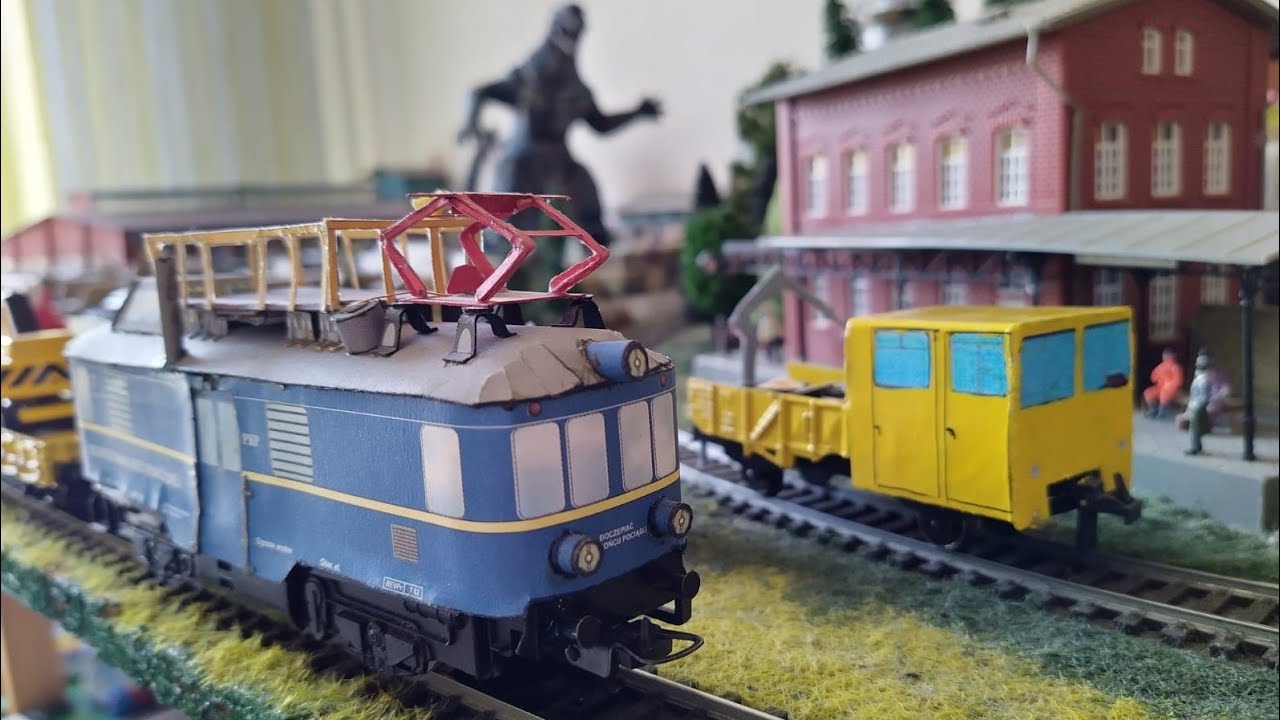 Wagon rewizyjny seri SR51-02 / BR130 1606 Ludmiła Biały Kruk / DF4 7246 Chengdu / EMD SD 840F 505