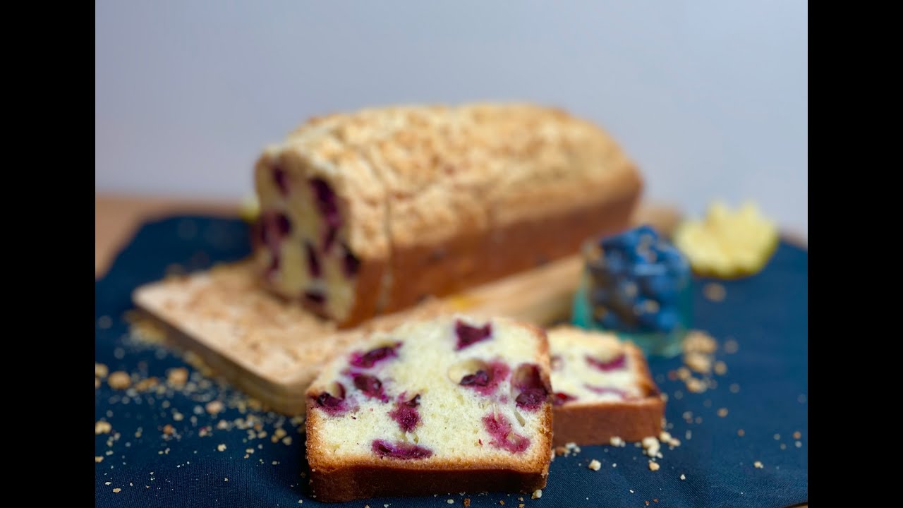 كيكة  الحامض الفانيلا و التوت المنعشة مذاق رائع مع كرامبل الحامض ياسلام 😋😋