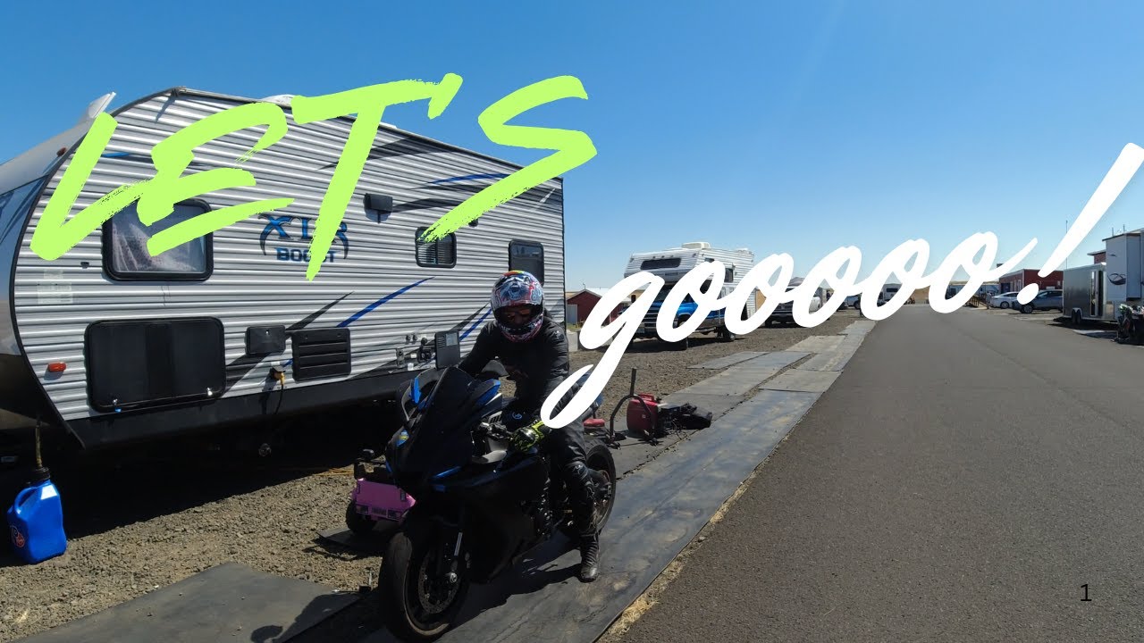 Yamaha R1 VS Husqvarna 701 supermoto on the racetrack!
