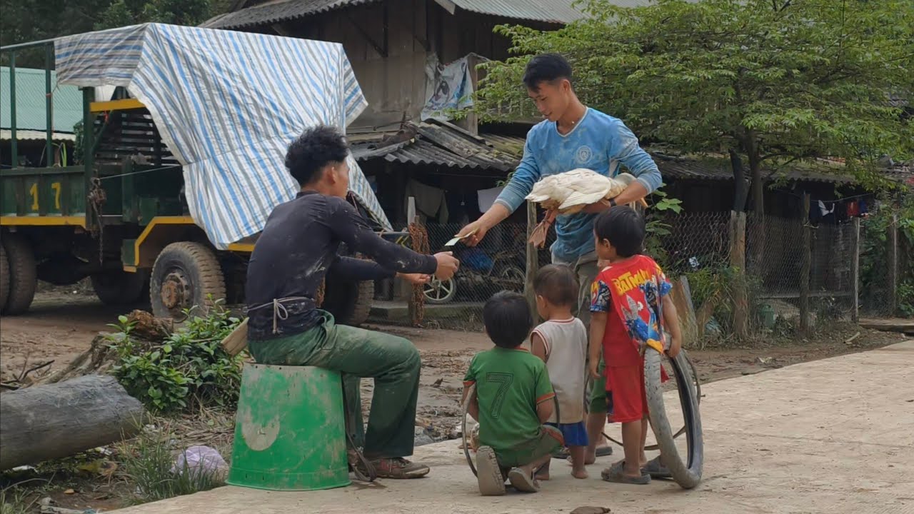 Building a New Life. ep3 - Taking care of ducks, building the farm during heavy rains.