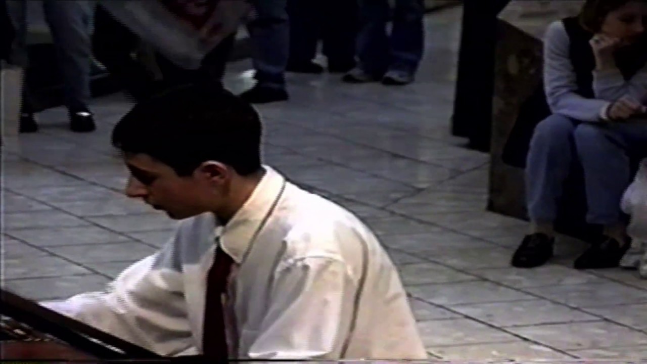 Dave Farina - Hungarian Rhapsody No. 2 by Liszt (Live at the Stamford Mall)