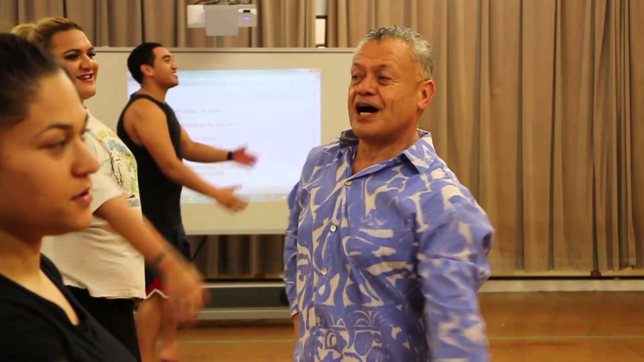 Tuaine Robati teaching at the Pacific Dance Artist in Residence programme 2014