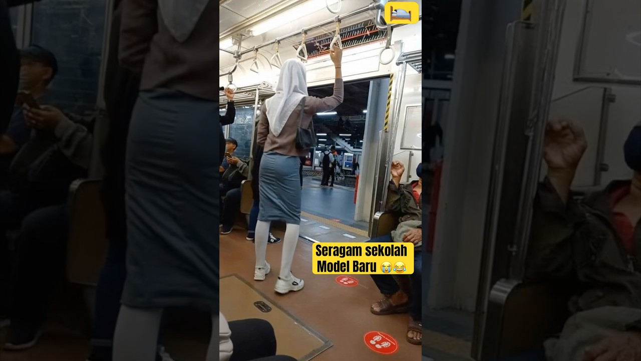 Seragam Sekolah Anak SMA Model Baru di KRL bogor#anaksma #krlcommuterline #krl #krljabodetabek #lucu