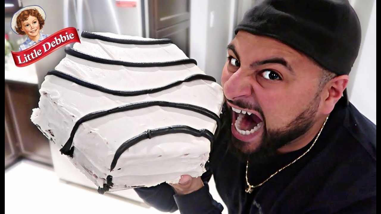 DIY GIANT ZEBRA CAKE!!