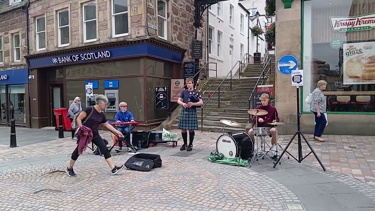 Busker corner  goes Highland